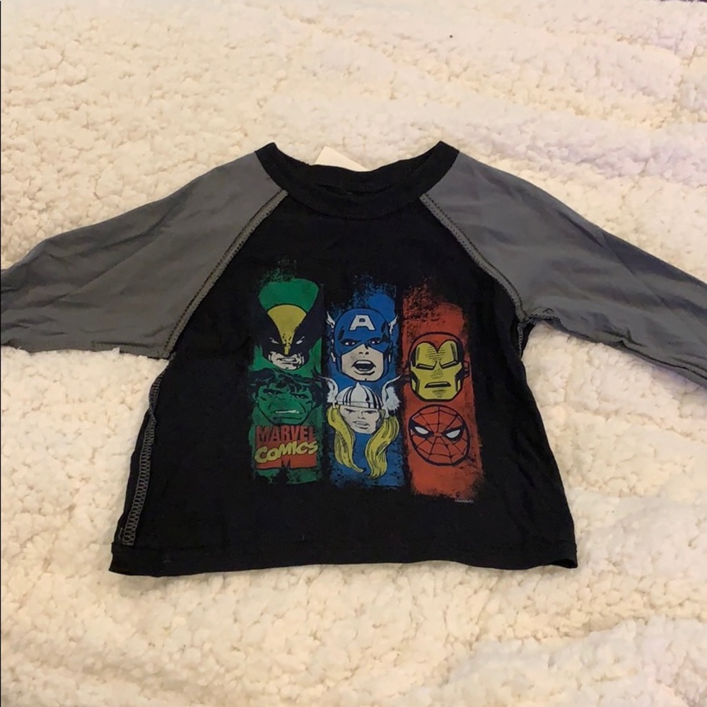 “Marvel” comics top reversible size 2T#0228
